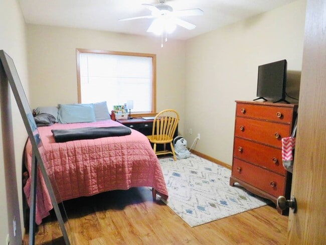 Photo - 1521 6th St E