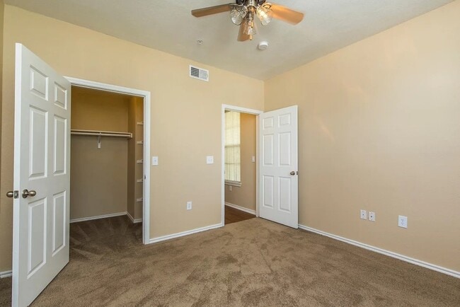 Building Photo - 13031 Pk Xing Dr Unit 2501 Rental