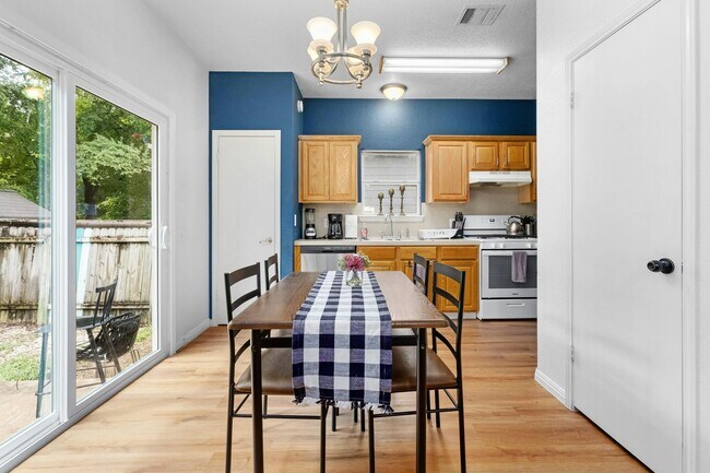 Building Photo - 2917 E 16th St