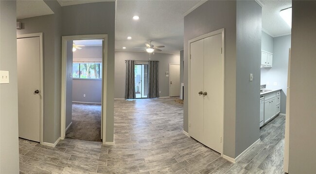 Photo - 7037 N Holiday Dr