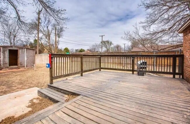 Photo - 4906 60th St