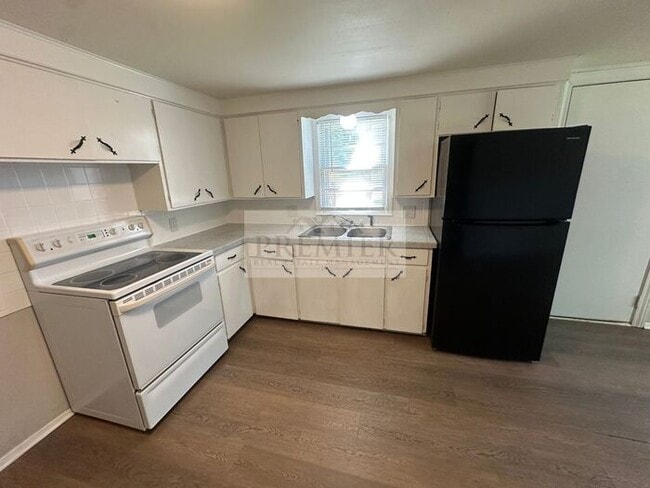 Photo - 308 N McKissock St