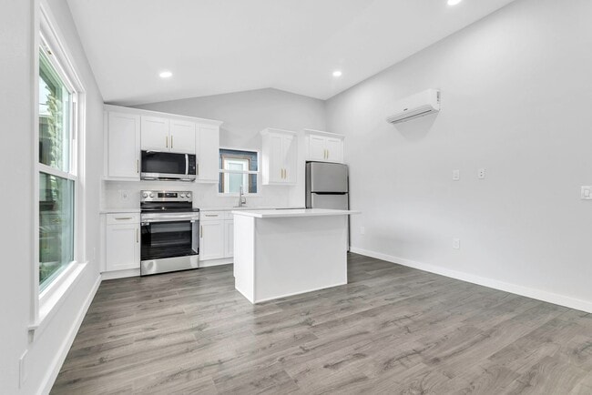 Building Photo - 519 Tampa Bay Growth Fund Principal LLC Unit 519 A  2/2 bedroom Rental
