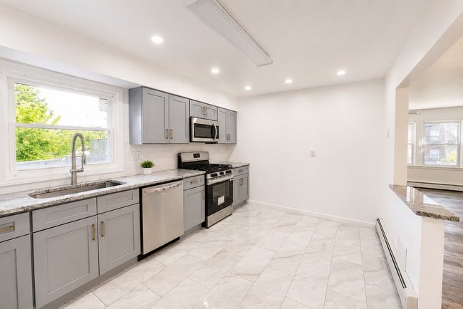 Photo - 169 W 51st St Unit 2