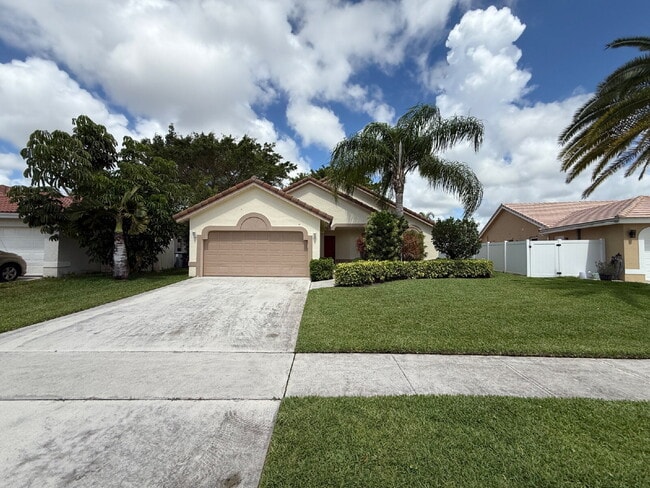 Building Photo - Beautiful Home with Large Great Room!