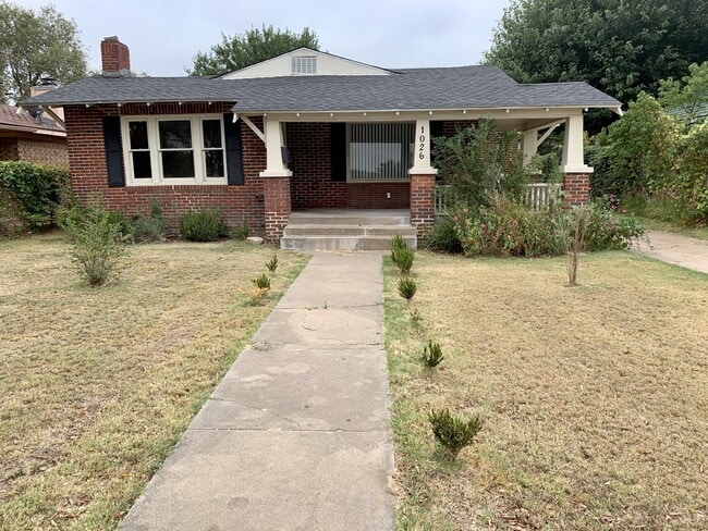 Photo - 1026 S Travis St Casa