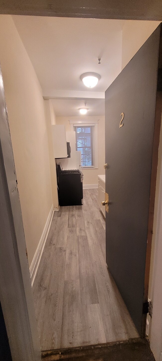 Building Photo - 60 Queensberry St Unit #2