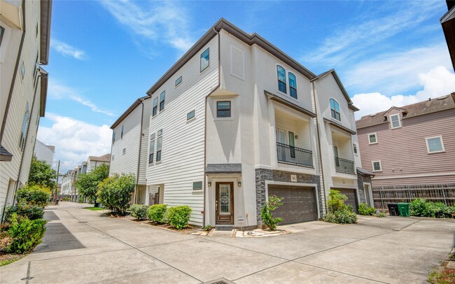 Building Photo - 950 W 24th St Rental