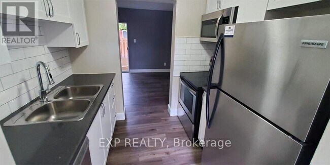 Photo - 33 Berkley Dr