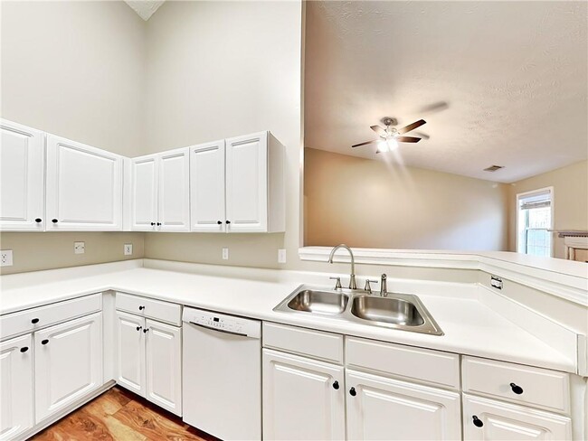 Photo - 2490 Insdale Trce NW