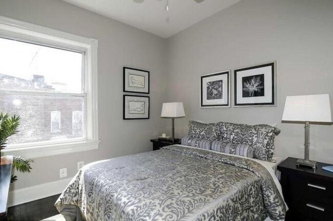 Second bedroom overlooking garden and patio - 1123 Constitution Ave NE Unidad Upstairs Duplex