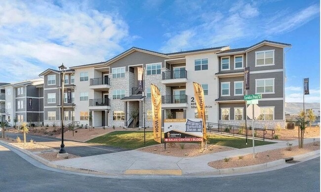 Building Photo - Desert Color-2 Bedroom Condo! Pet Friendly!
