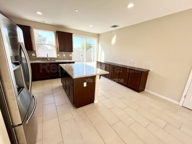Photo - 482 Glendon Pl