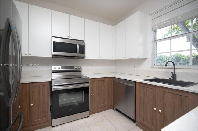 Photo - 445 NE 21st Ave