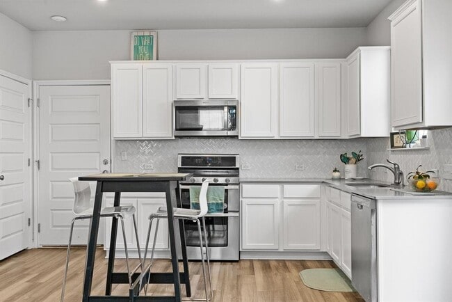 Photo - 8002 Mandela Bend