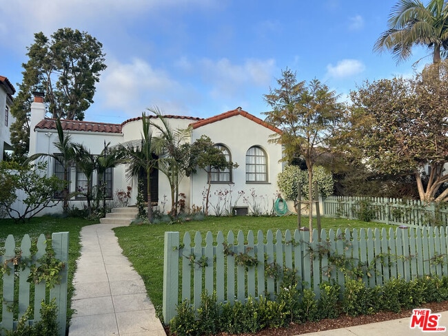 Building Photo - 1025 25th St