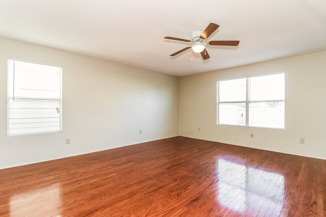 Photo - 300 Dakota Ridge Dr