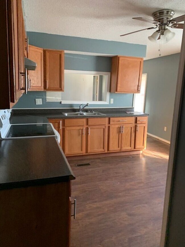 Photo - Available Now! 3 Bed 2 Bath