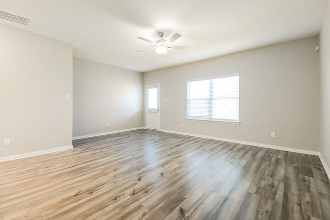 Photo - 220 Marsh Ln