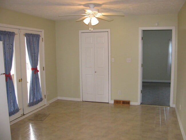 Photo - Great Location with 4 Bedrooms Rental Home