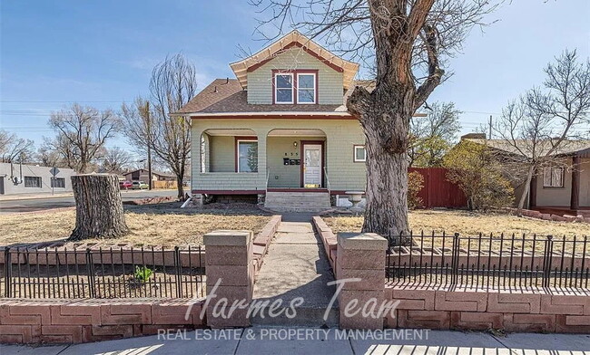 Building Photo - Historic Craftsman Main-Level Apartment with Hardwood Floors and Covered Front Porch Unit #2