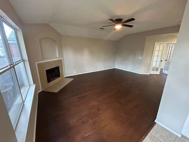 Photo - 307 Oakhurst Dr