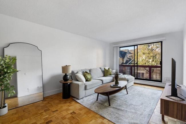 Photo - 1190 10th Avenue Bikeway Unit ID1051839P