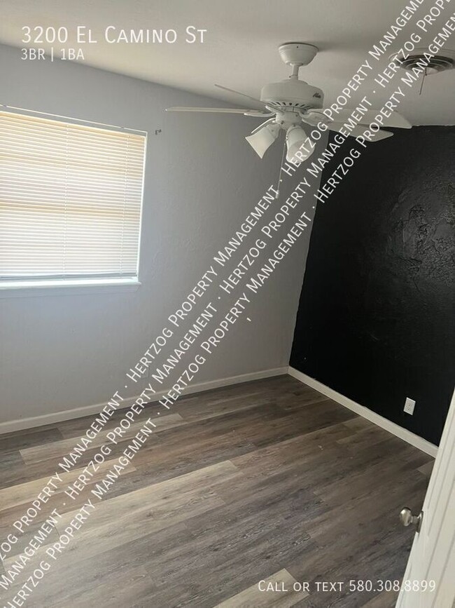 Photo - 3200 El Camino St