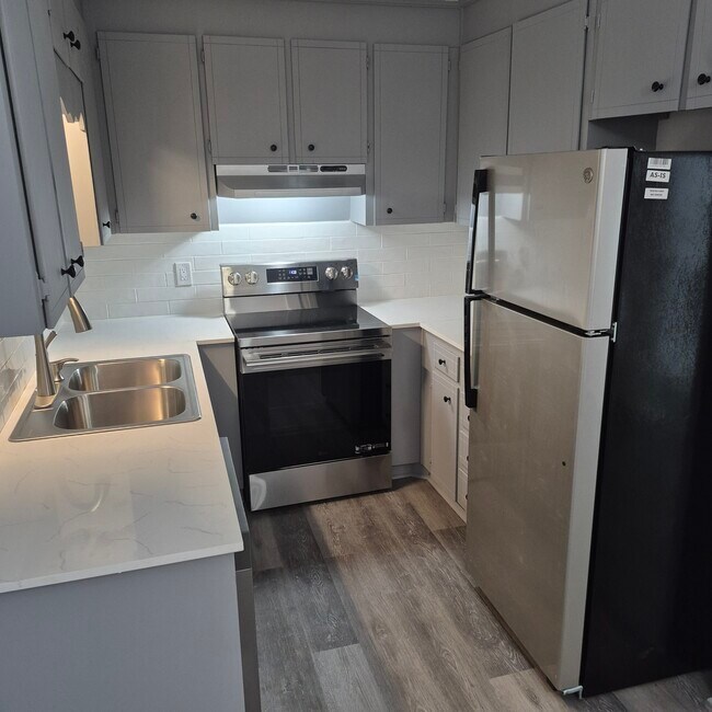 Photo - 195 Springdale Ct