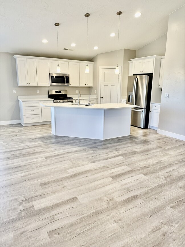 Photo - 2261 S Tonaquint Dr