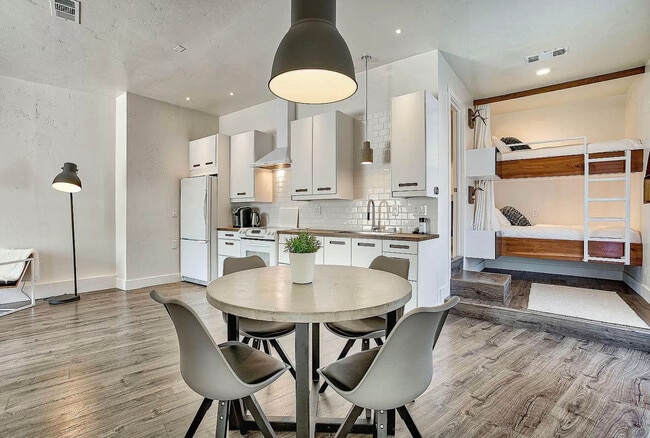 Photo - 466 Woodcliff Dr