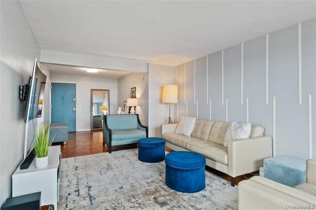 Building Photo - 2835 Webb Ave Unit 9D