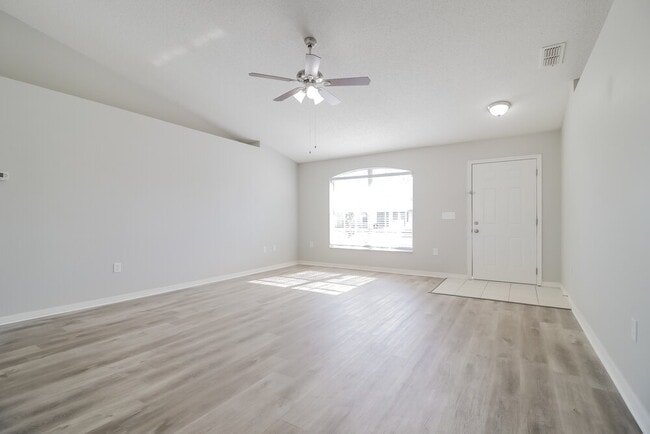 Photo - 2902 Jebidiah Loop