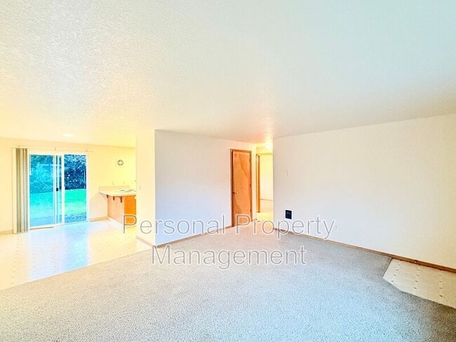 Photo - 3360 L St