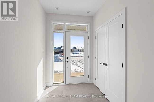 Photo - 1136 Moore St