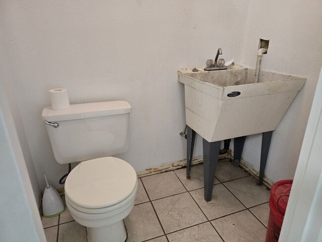 Photo - 2037 NE Stephens St Unit Garage # 1