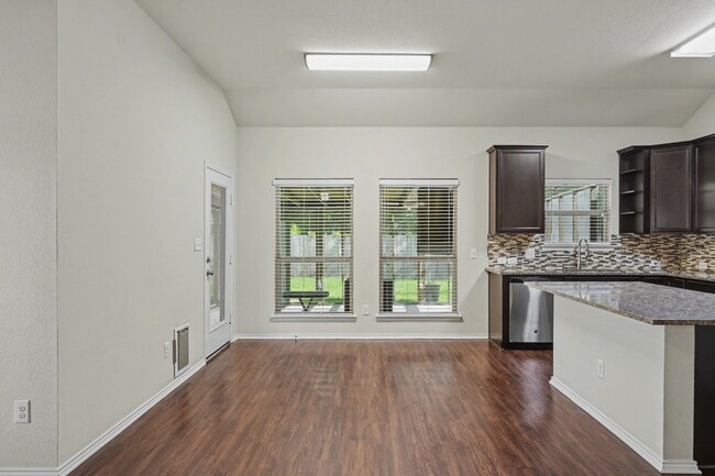Photo - 1061 Shadow Bend Ct