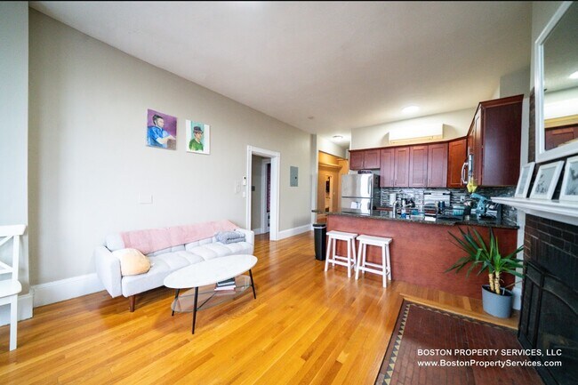 39 Bay State Rd Unit 4R