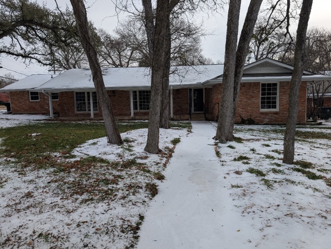 Building Photo - 3001 El Camino Dr