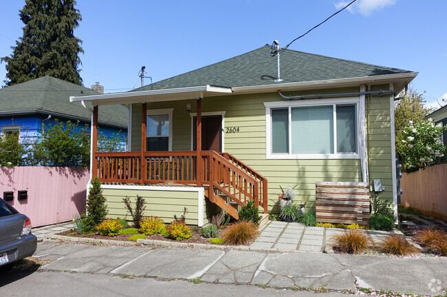 Building Photo - 2604 S Grand St Unit B Rental