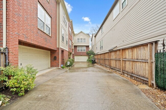 Photo - 1014 Rochow St