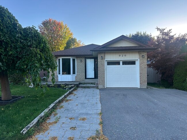 Building Photo - 1-920 Southgate Drive Oshawa ON