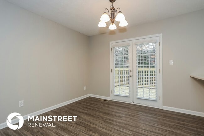 Photo - 285 Adelene Way