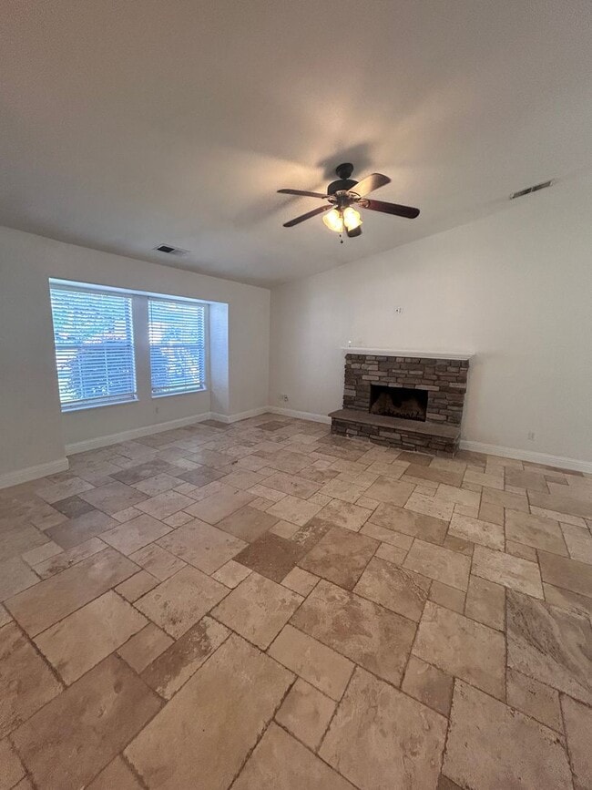 Photo - Now Available! 3 Bedroom Home in North West Visalia!