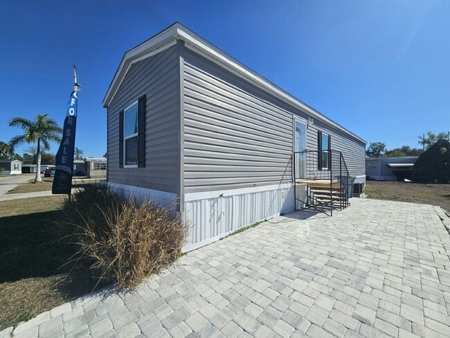 Building Photo - 436 Suwanee Dr