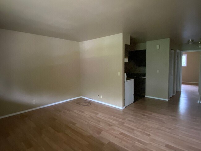 213 Sunnyridge Ct Unit D
