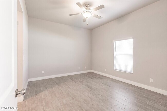 Building Photo - 870 Columbia St