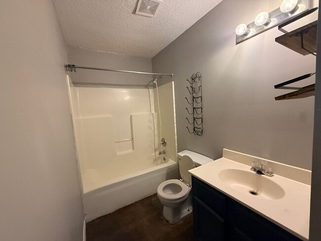 109 Matthews Dr