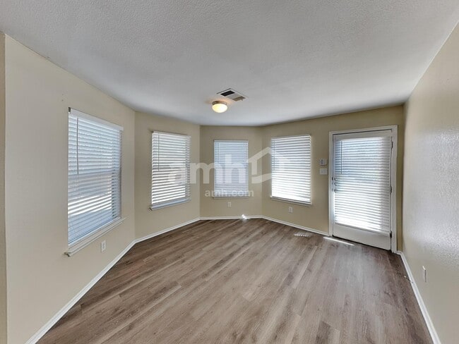 Photo - 2844 Deerfern Ln