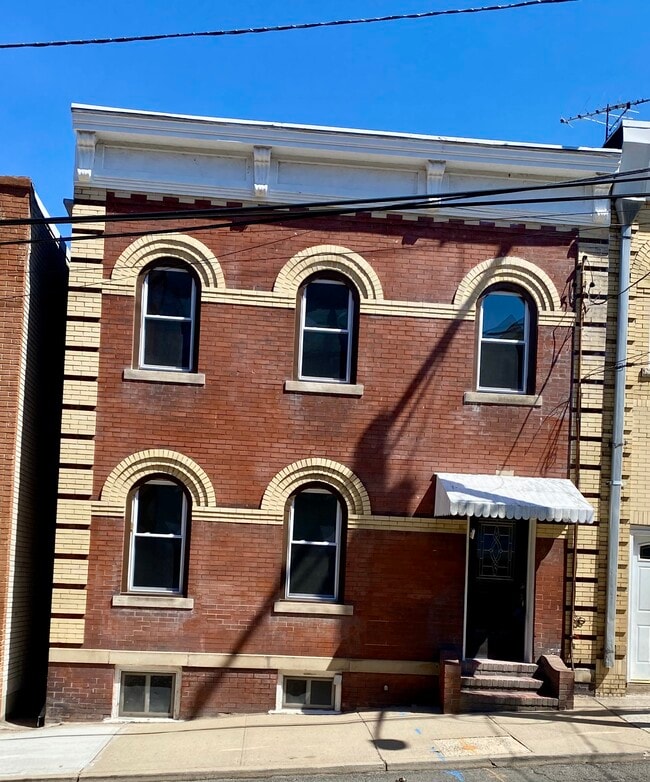 Great Location - 55 Spring St Unit First Floor